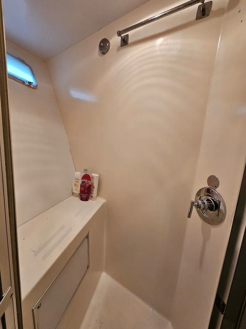 Slide: The Image of Interior of a 1975 Hatteras 58L Long Range Cruiser. - 32