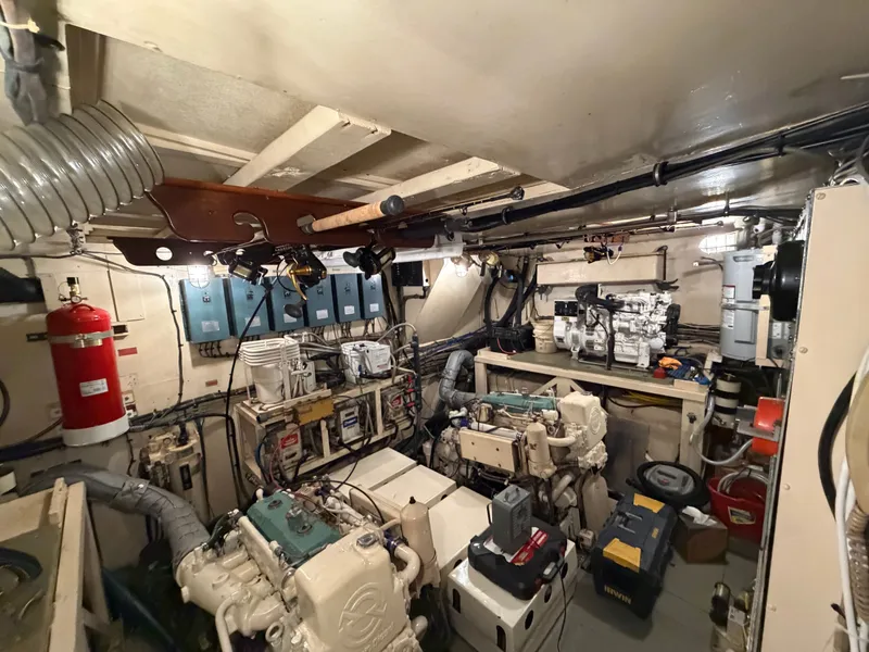 Slide: The Image of Hatteras 58L Long Range Cruiser 1975 - 60