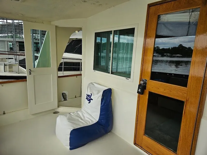 Slide: The Image of Hatteras 58 Long Range Cruiser 1975 - 12