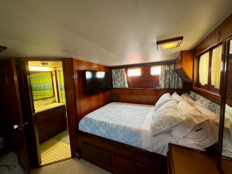 Slide: The Image of Hatteras 58 Long Range Cruiser 1975 - 24