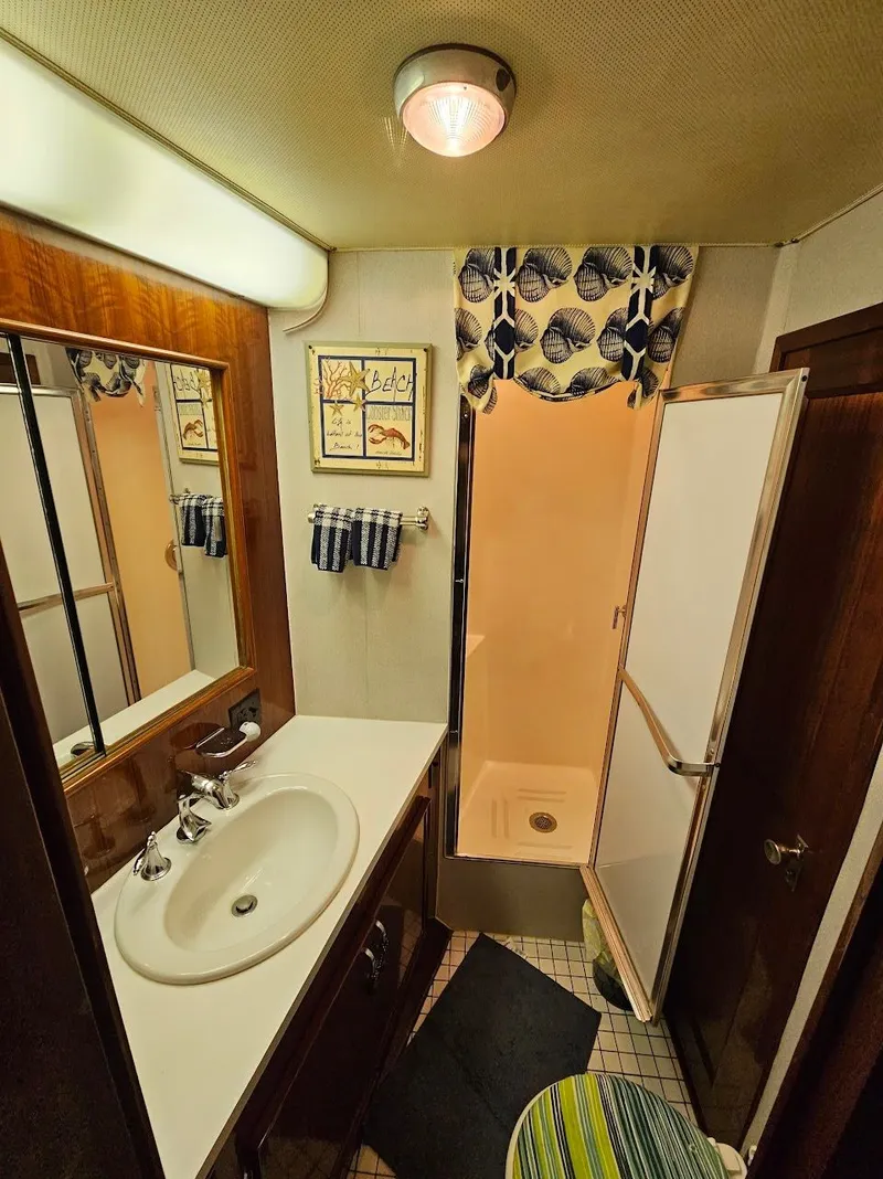 Slide: The Image of Hatteras 58 Long Range Cruiser 1975 - 28