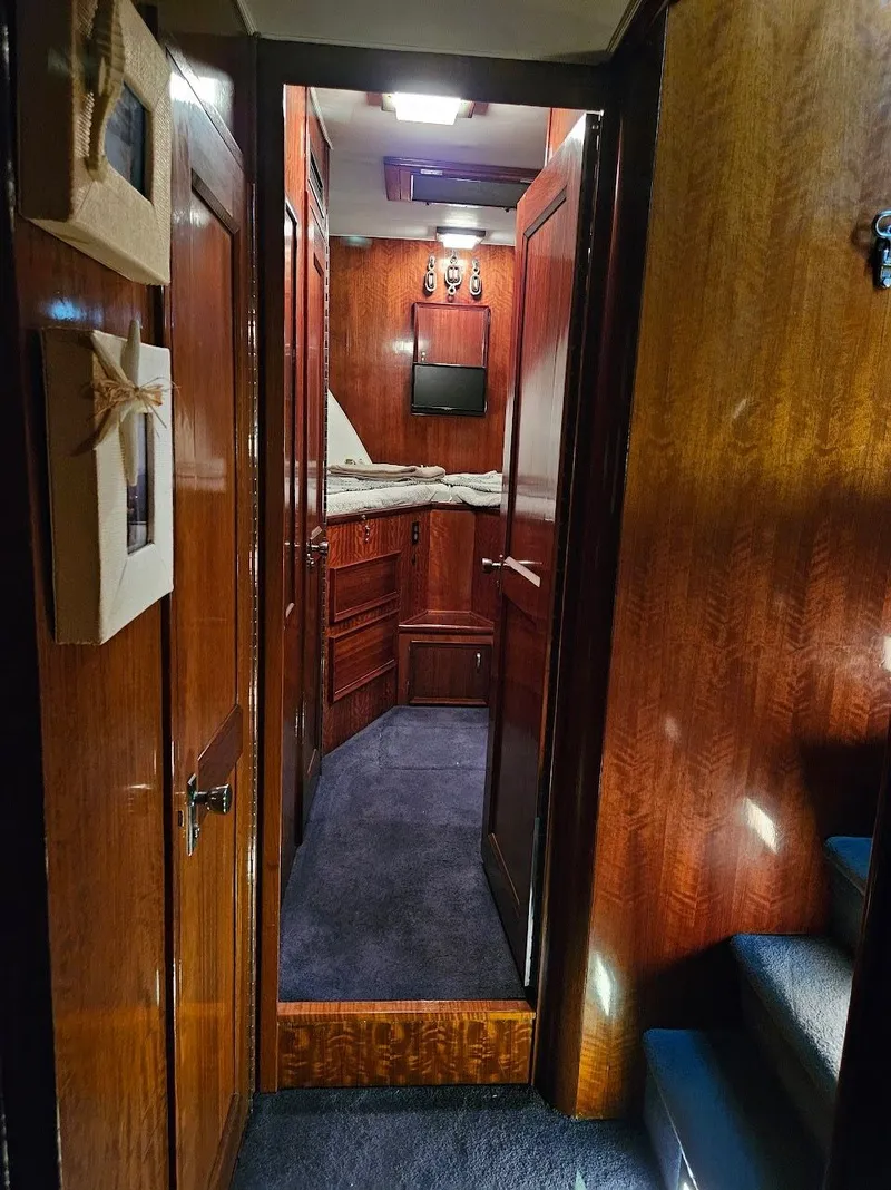 Slide: The Image of Hatteras 58 Long Range Cruiser 1975 - 31