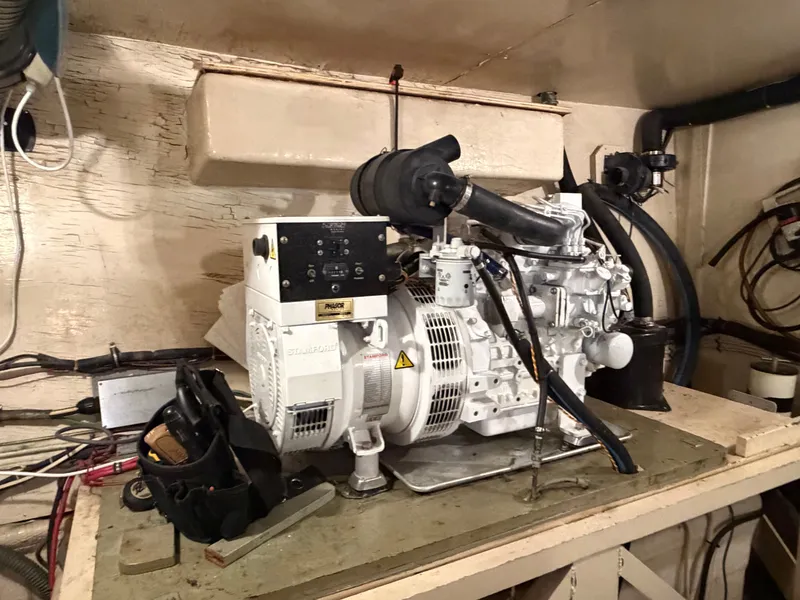 Slide: The Image of Hatteras 58 Long Range Cruiser 1975 - 34