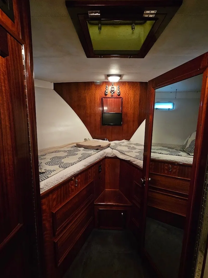 Slide: The Image of Hatteras 58 Long Range Cruiser 1975 - 50