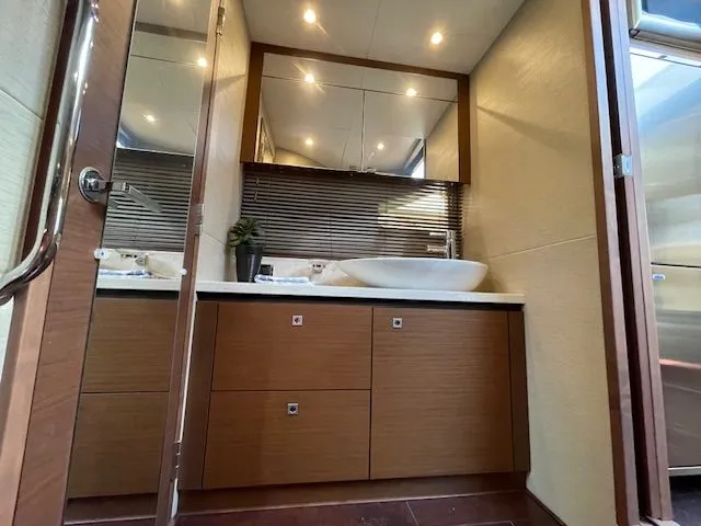 Slide: The Image of Sea Ray 510 DA 2016 - 136