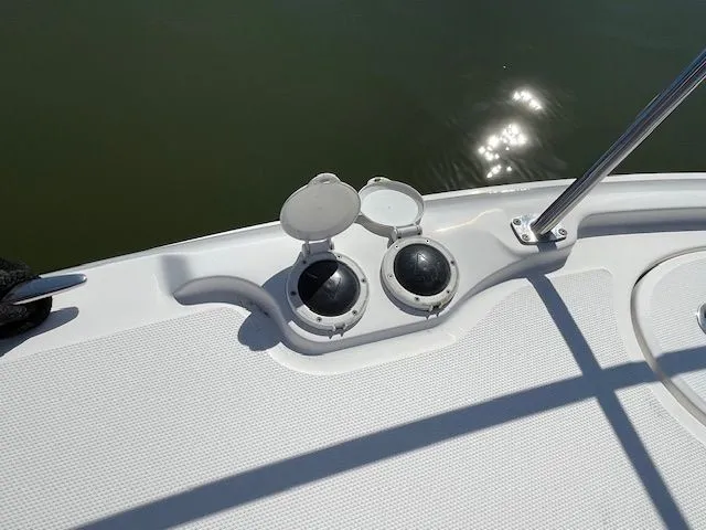 Slide: The Image of 2016 Sea Ray 510 DA yacht with spacious deck area. - 21