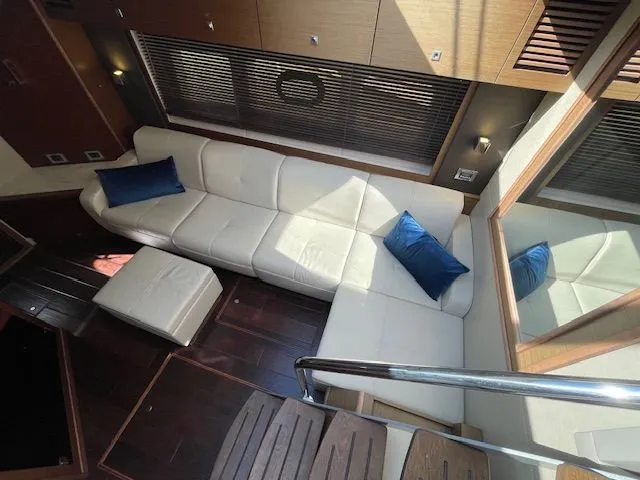 Slide: The Image of Grill on a 2016 Sea Ray 510 DA yacht. - 25