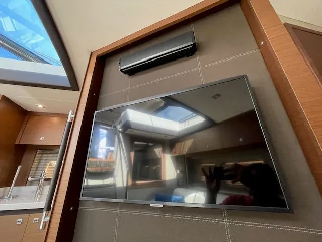 Slide: The Image of Storage compartment in 2016 Sea Ray 510 DA boat. - 31