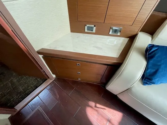 Slide: The Image of Interior of a 2016 Sea Ray 510 DA with white leather seats. - 42