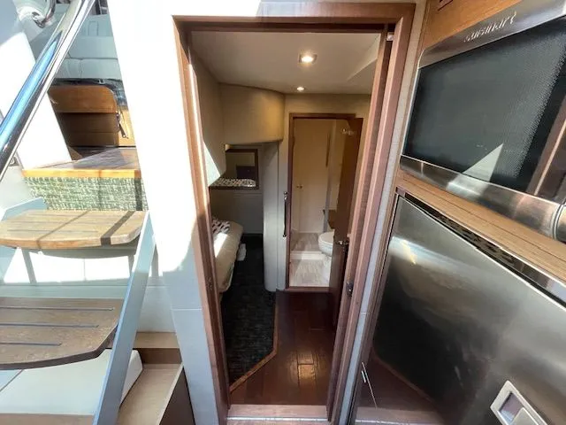 Slide: The Image of Control panel on Sea Ray 510 DA yacht, year 2016. - 45