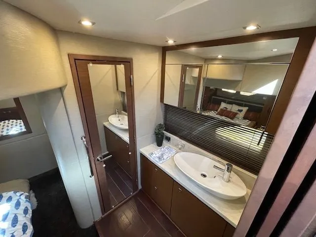 Slide: The Image of Sea Ray 510 DA 2016 - 74