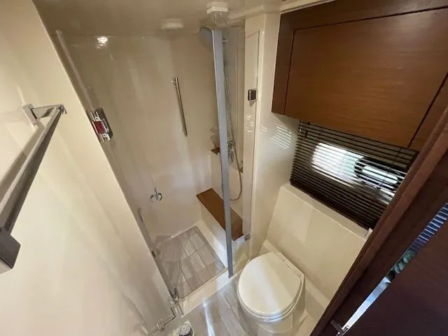 Slide: The Image of Sea Ray 510 DA 2016 - 80