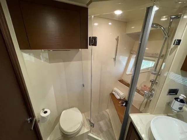 Slide: The Image of Sea Ray 510 DA 2016 - 92