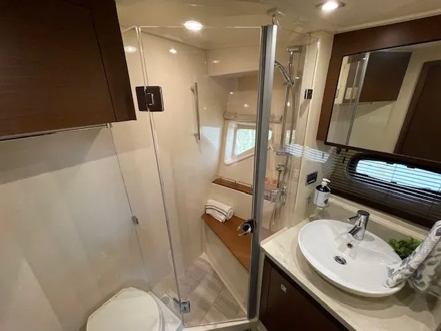 Slide: The Image of Sea Ray 510 DA 2016 - 93