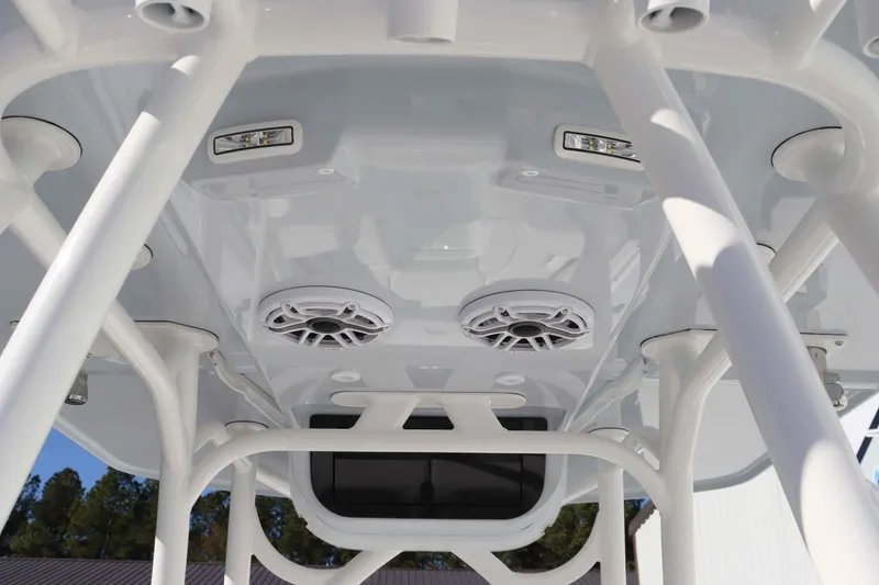 Slide: The Image of Yellowfin 26 Hybrid 2026 - 14