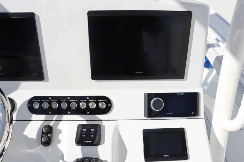 Slide: The Image of Yellowfin 26 Hybrid 2026 - 16