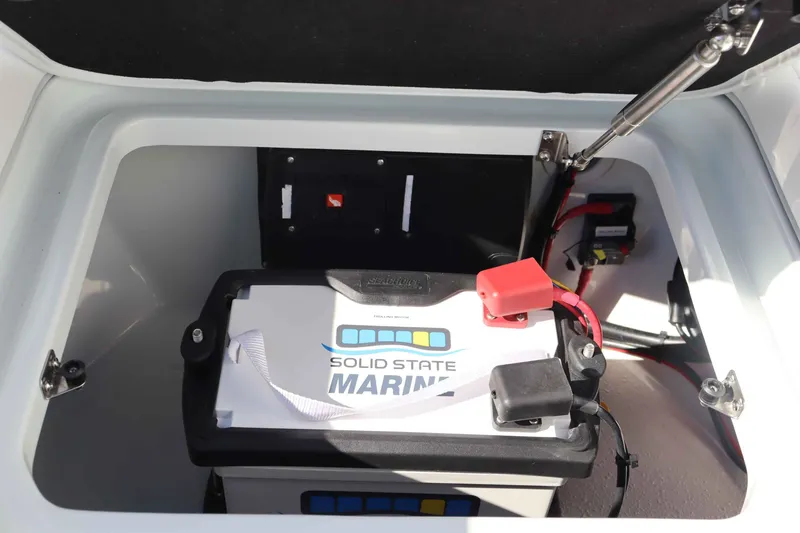 Slide: The Image of Yellowfin 26 Hybrid 2026 - 18