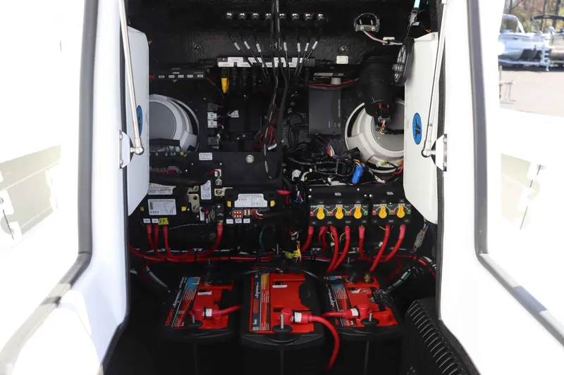 Slide: The Image of Yellowfin 26 Hybrid 2026 - 20