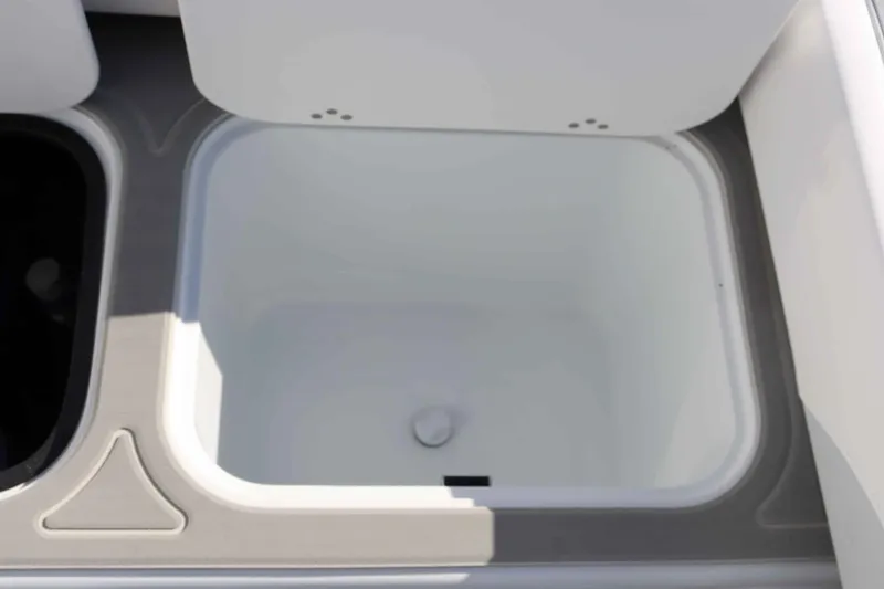 Slide: The Image of Yellowfin 26 Hybrid 2026 - 23