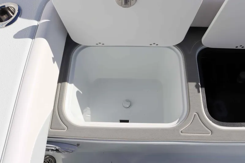 Slide: The Image of Yellowfin 26 Hybrid 2026 - 25