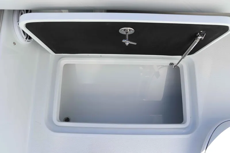 Slide: The Image of Yellowfin 26 Hybrid 2026 - 26