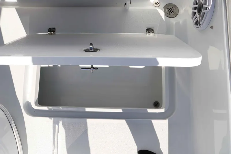 Slide: The Image of Yellowfin 26 Hybrid 2026 - 28