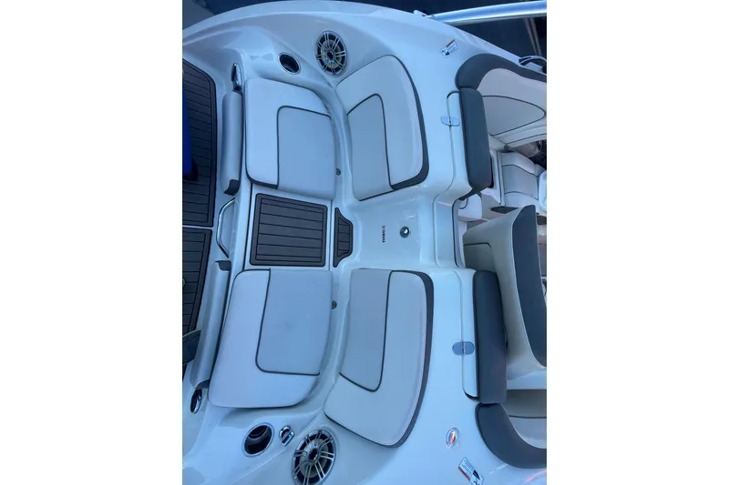 Slide: The Image of 2014 Yamaha Boats 242 Limited S interior seating and deck layout. - 7