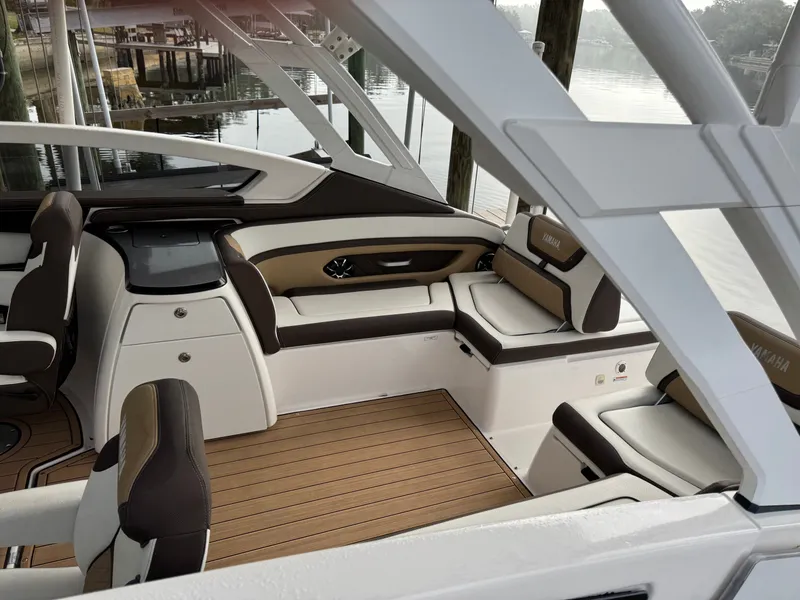 Slide: The Image of Yamaha 275 SDX 2023 - 13