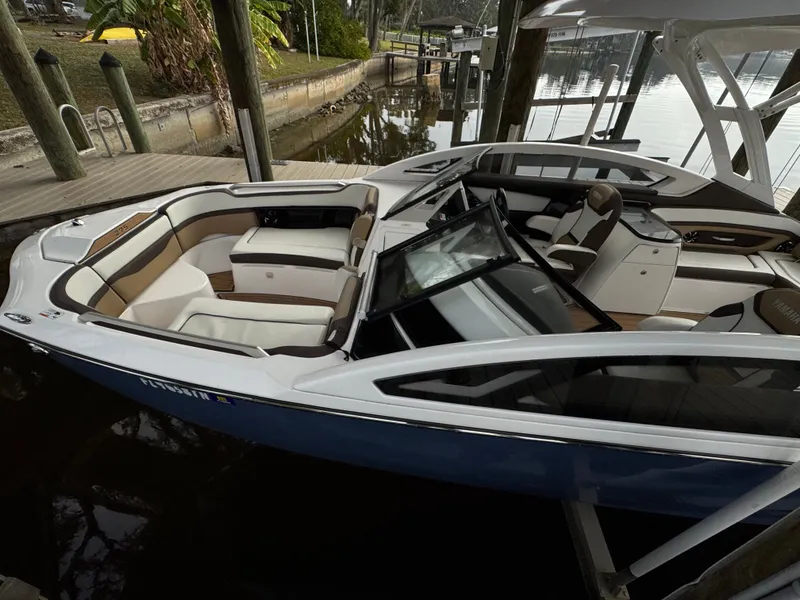 Slide: The Image of Yamaha 275 SDX 2023 - 23