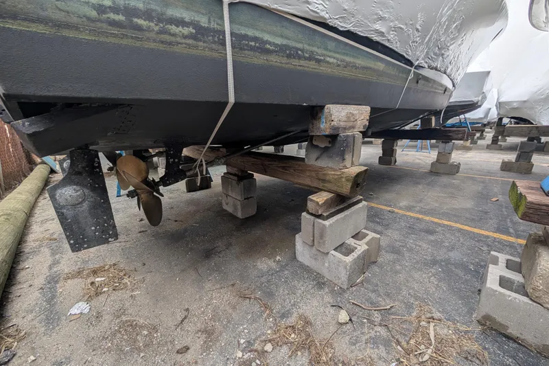 Slide: The Image of 1996 Henriques 28 Express boat on blocks, showing propeller and hull details. - 30