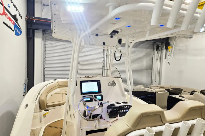 Slide: The Image of 2018 NauticStar 25 XS boat interior with modern helm and seating. - 12