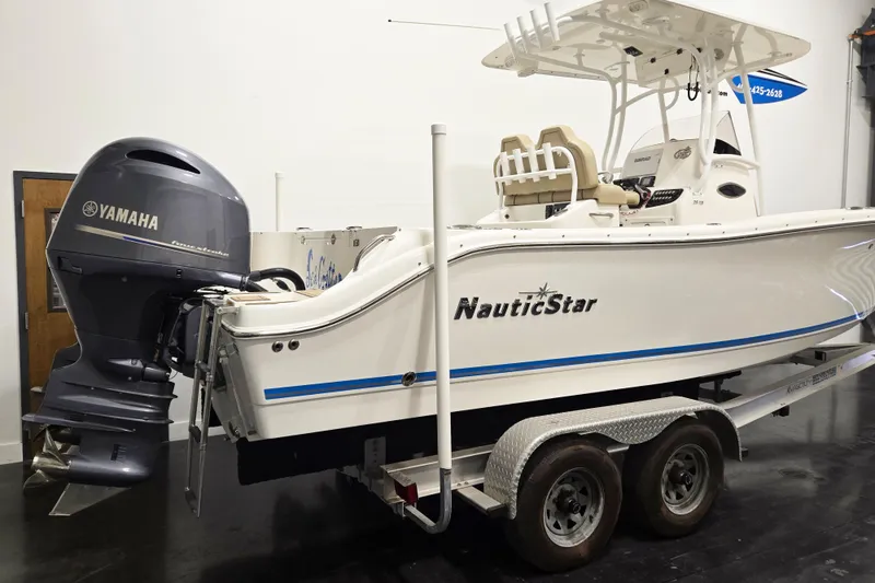 Slide: The Image of 2018 NauticStar 25 XS boat with Yamaha engine on trailer in showroom. - 3