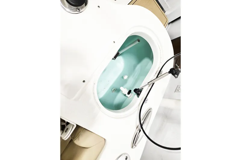 Slide: The Image of 2018 NauticStar 25 XS boat livewell with white and teal interior. - 9