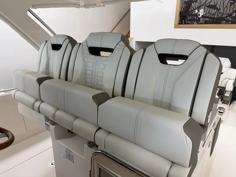 Slide: The Image of Tiara 34 LS 2023 - 10