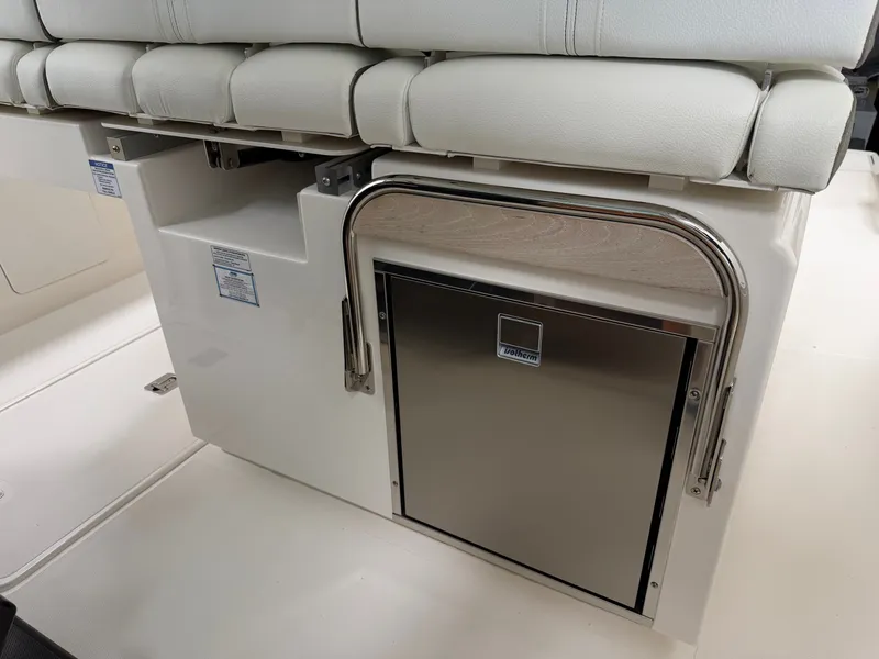 Slide: The Image of Tiara 34 LS 2023 - 11