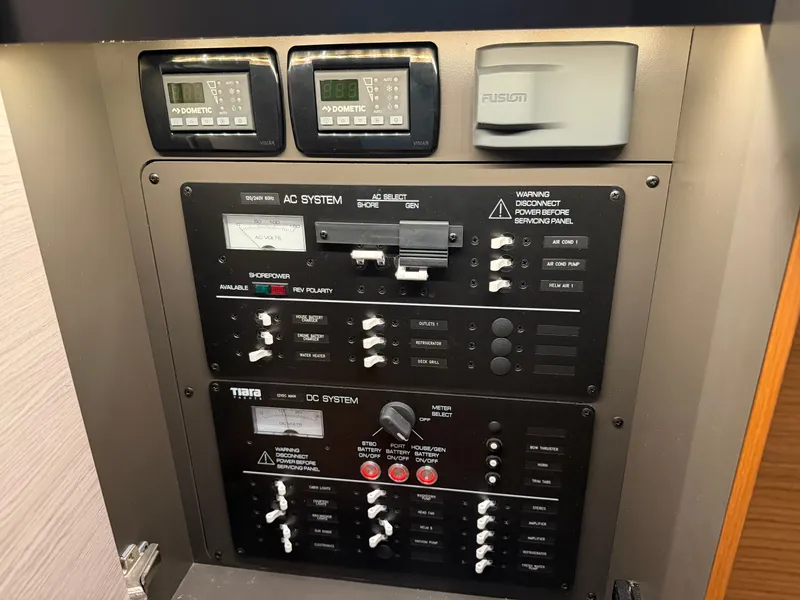 Slide: The Image of Tiara 34 LS 2023 - 34