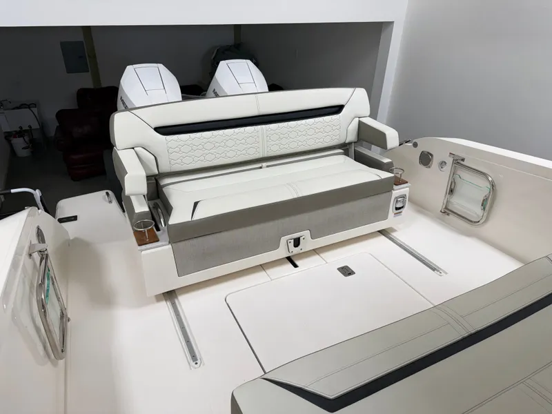 Slide: The Image of Tiara 34 LS 2023 - 9