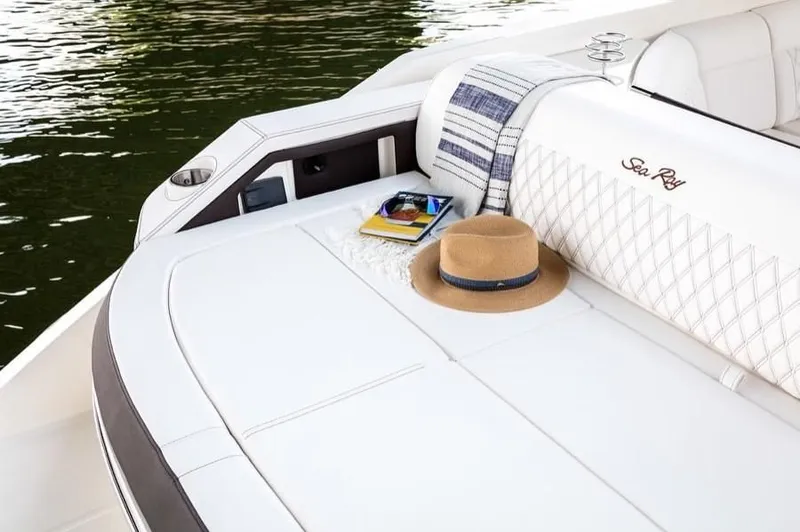 Slide: The Image of 2023-Sea-Ray-SLX-310-MarineMax - 7