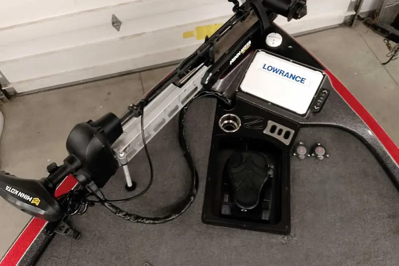 Slide: The Image of 2021 Ranger Z520L boat dashboard with Lowrance electronics and Minn Kota trolling motor. - 44