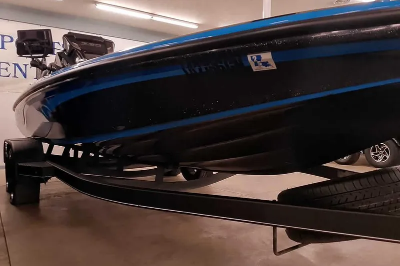 Slide: The Image of 2022 Nitro Z20 boat on trailer in indoor showroom. - 4