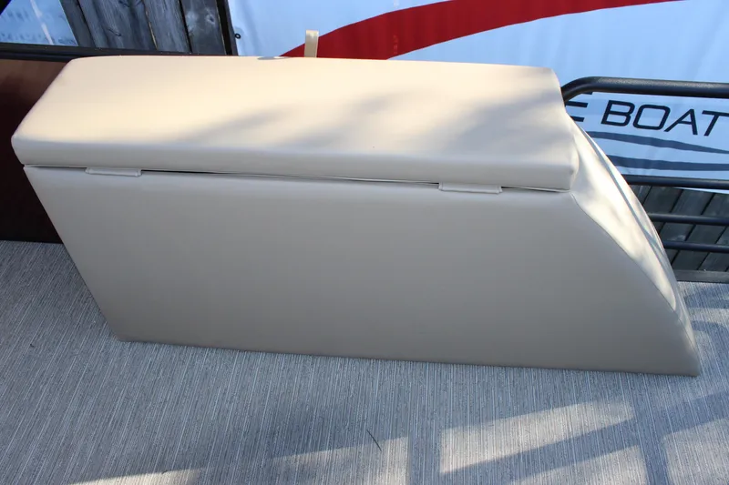Slide: The Image of Beige seat cushion on a 2026 Starcraft EXS 3 DL boat deck. - 13