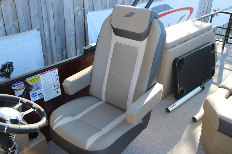 Slide: The Image of Captain's chair on 2026 Starcraft EXS 3 DL boat, featuring beige upholstery and armrests. - 21