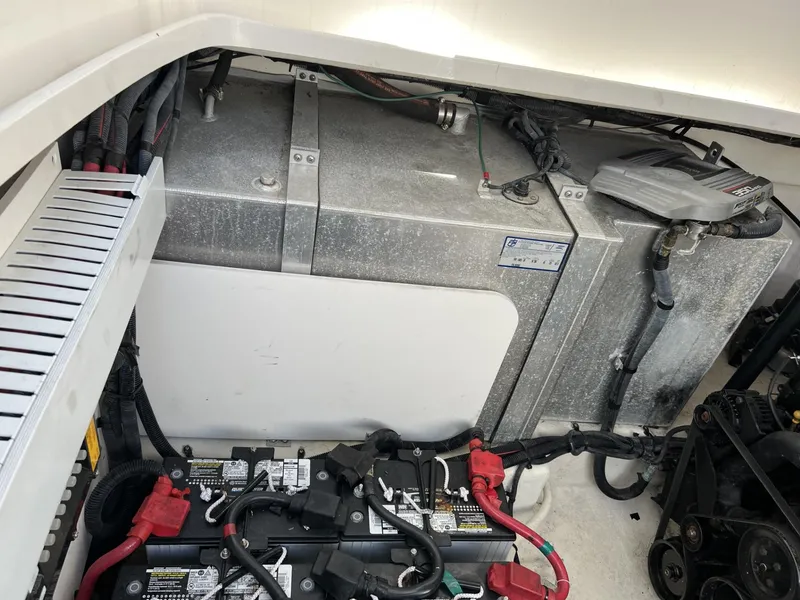 Slide: The Image of Sea Ray Sundancer 320 2012 - 52