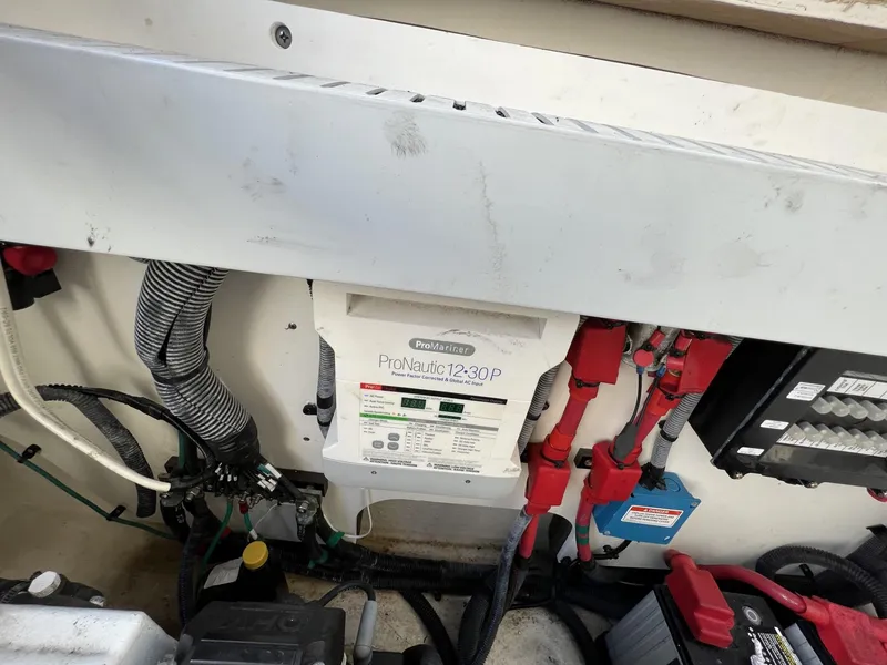 Slide: The Image of Sea Ray Sundancer 320 2012 - 56