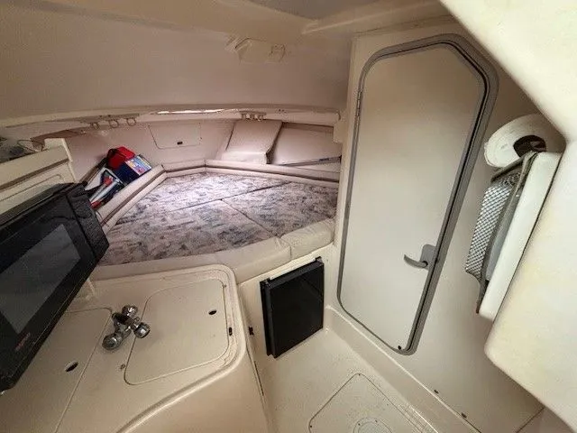 Slide: The Image of Grady-White Express 265 2000 - 10