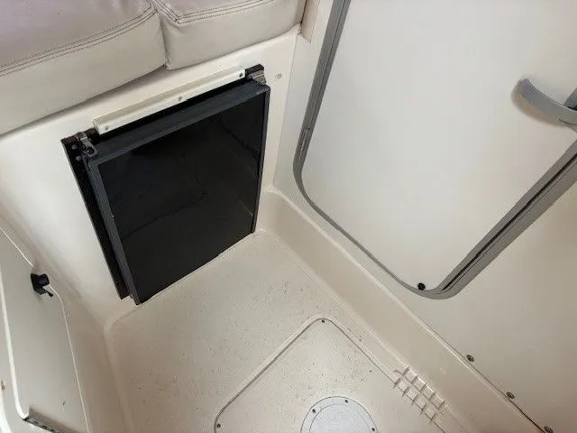 Slide: The Image of Grady-White Express 265 2000 - 14