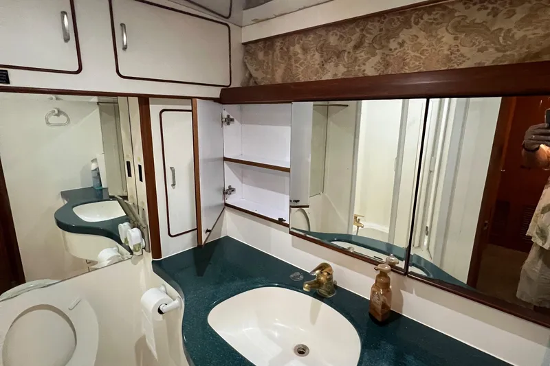 Slide: The Image of Hyatt 51 Aft Cabin Motor Yacht 1998 - 102