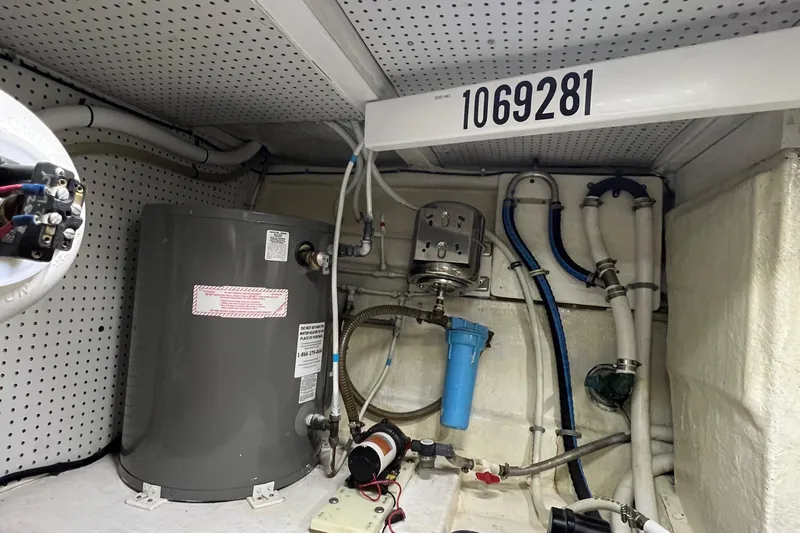 Slide: The Image of Hyatt 51 Aft Cabin Motor Yacht 1998 - 124