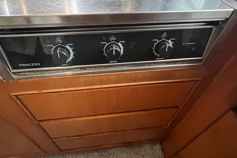 Slide: The Image of Hyatt 51 Aft Cabin Motor Yacht 1998 - 71