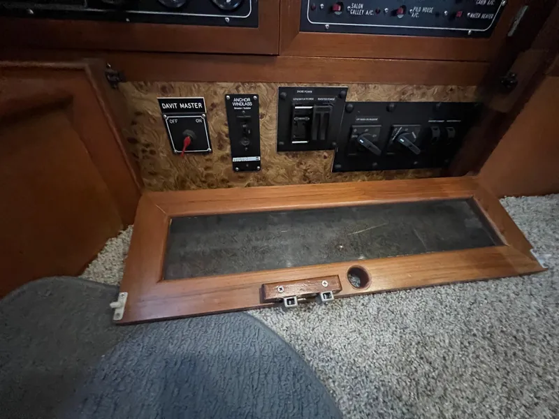 Slide: The Image of Hyatt 51 Aft Cabin Motor Yacht 1998 - 77